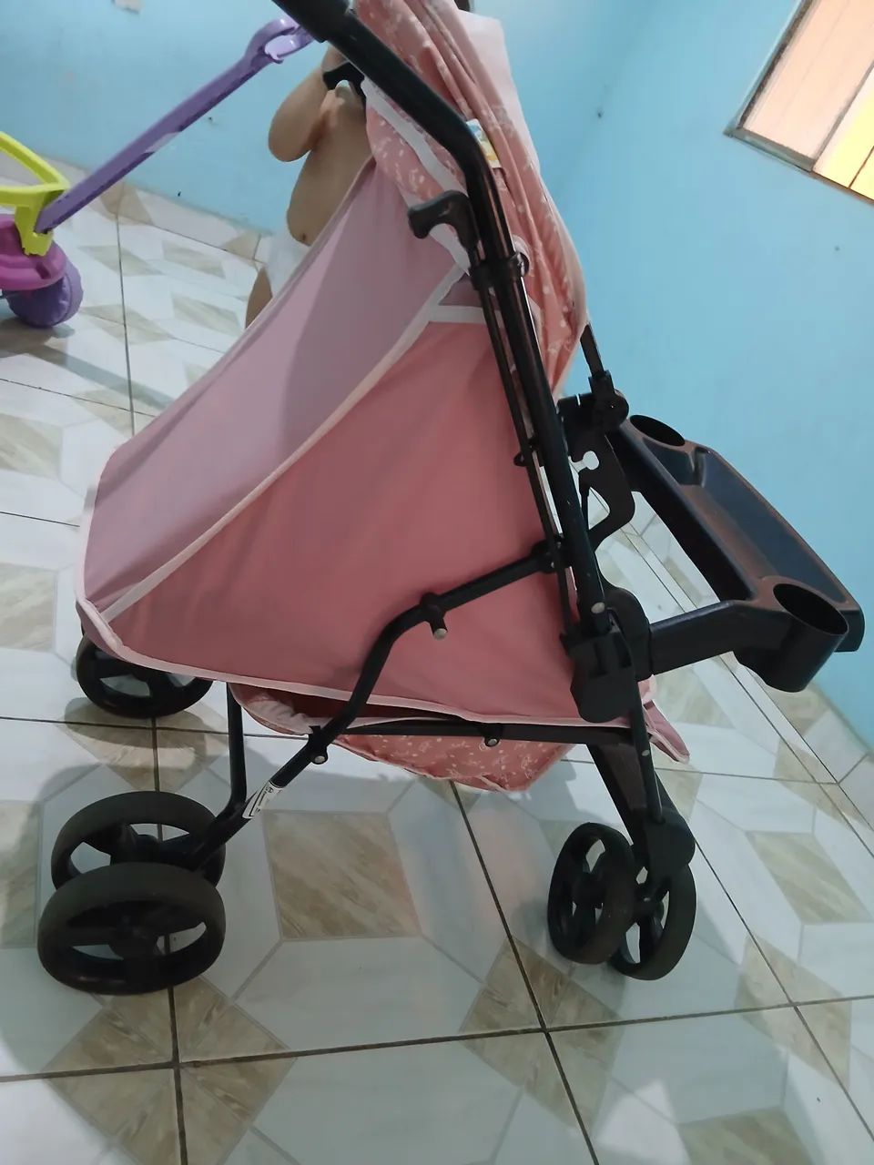 VENDO -Carrinho De Bebê Rosa - Foto 3