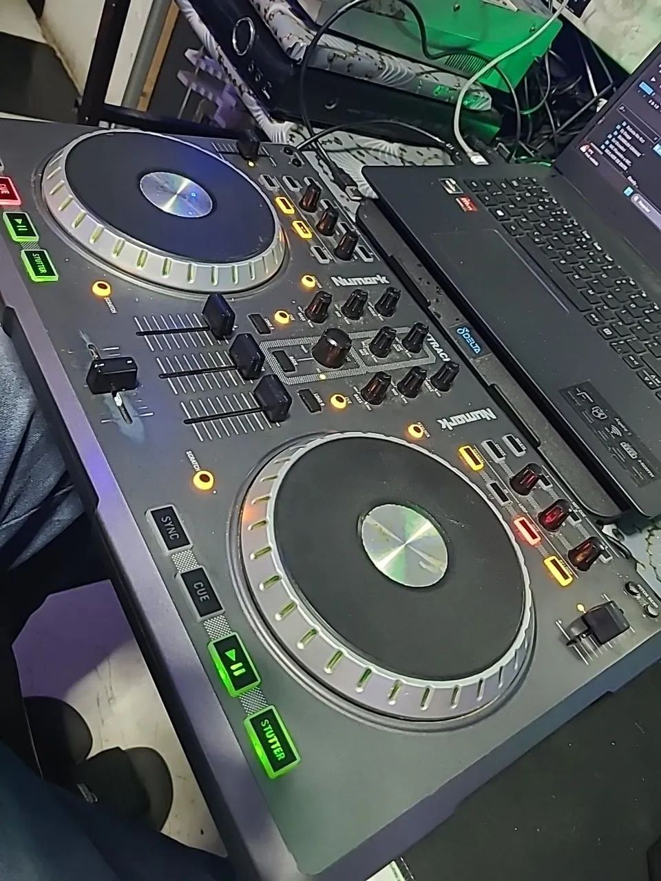 Controladora Dj Numark Mix track 
