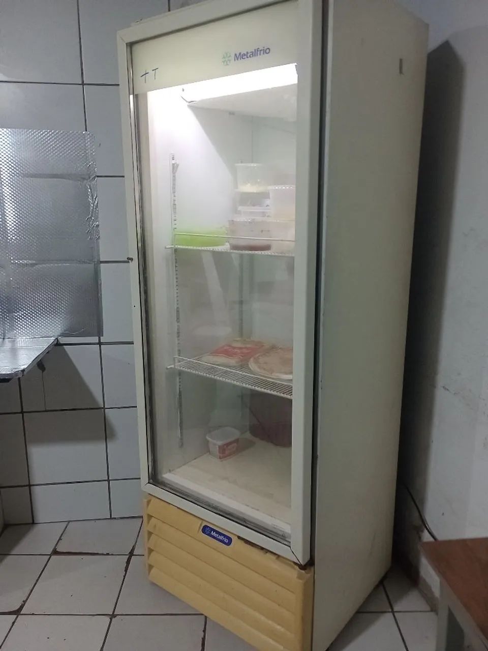 Freezer expositor vertical Metalfrio - Foto 4