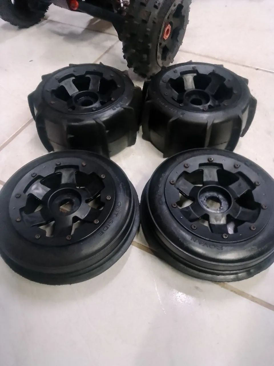 Jogo de pneu com rodas automodelo 1/5 offroad - Foto 3