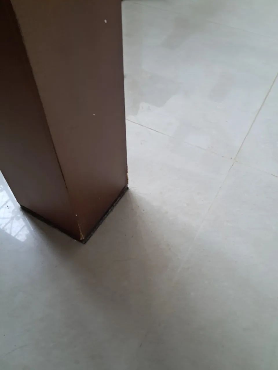 Mesa de jantar 1,60x0,90 com algumas avarias - Foto 4