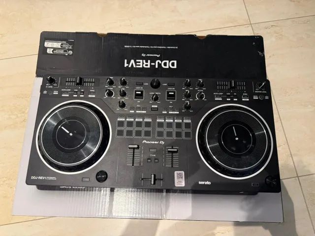 Pioneer DJ DDJ-REV1 Controller