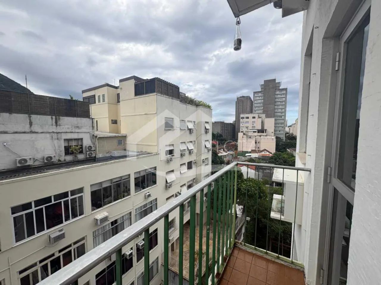 EXCELENTE OPORTUNIDADE DE QUARTO E SALA COM VAGA!! - Foto 2