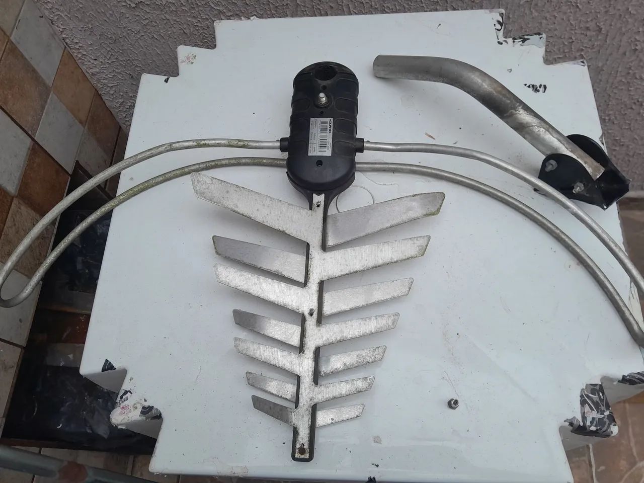 Vendo antena TV com cabo completa 
