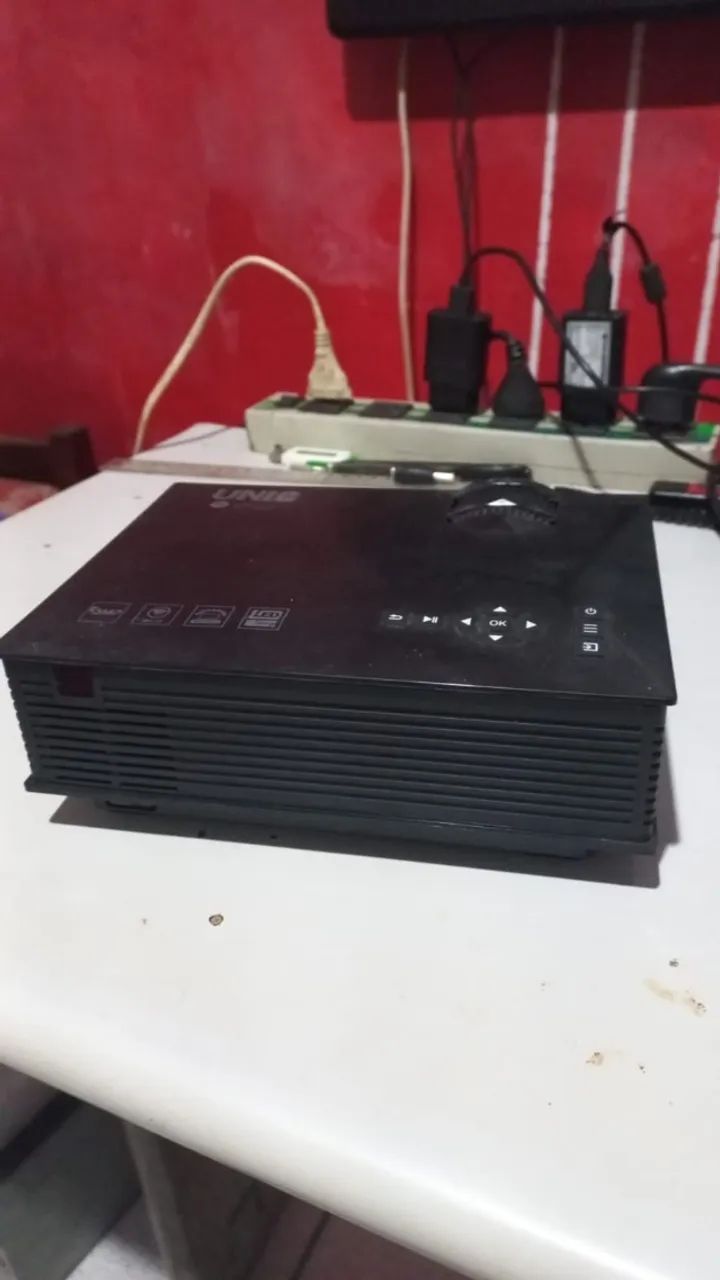 Projetor Unic com a imagem embaçada - Foto 4