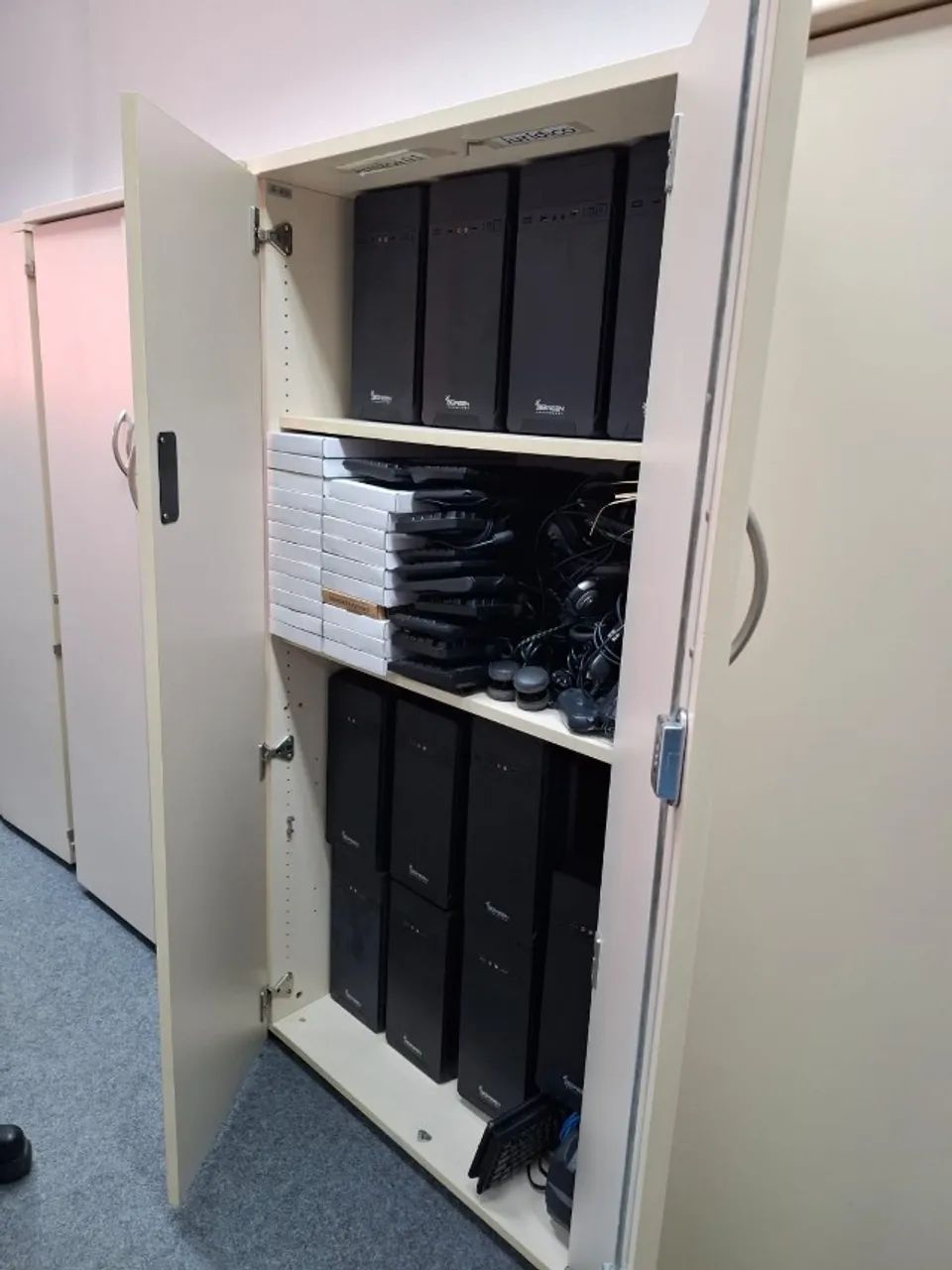 ARMÁRIO DE ESCRITÓRIO EM MDF