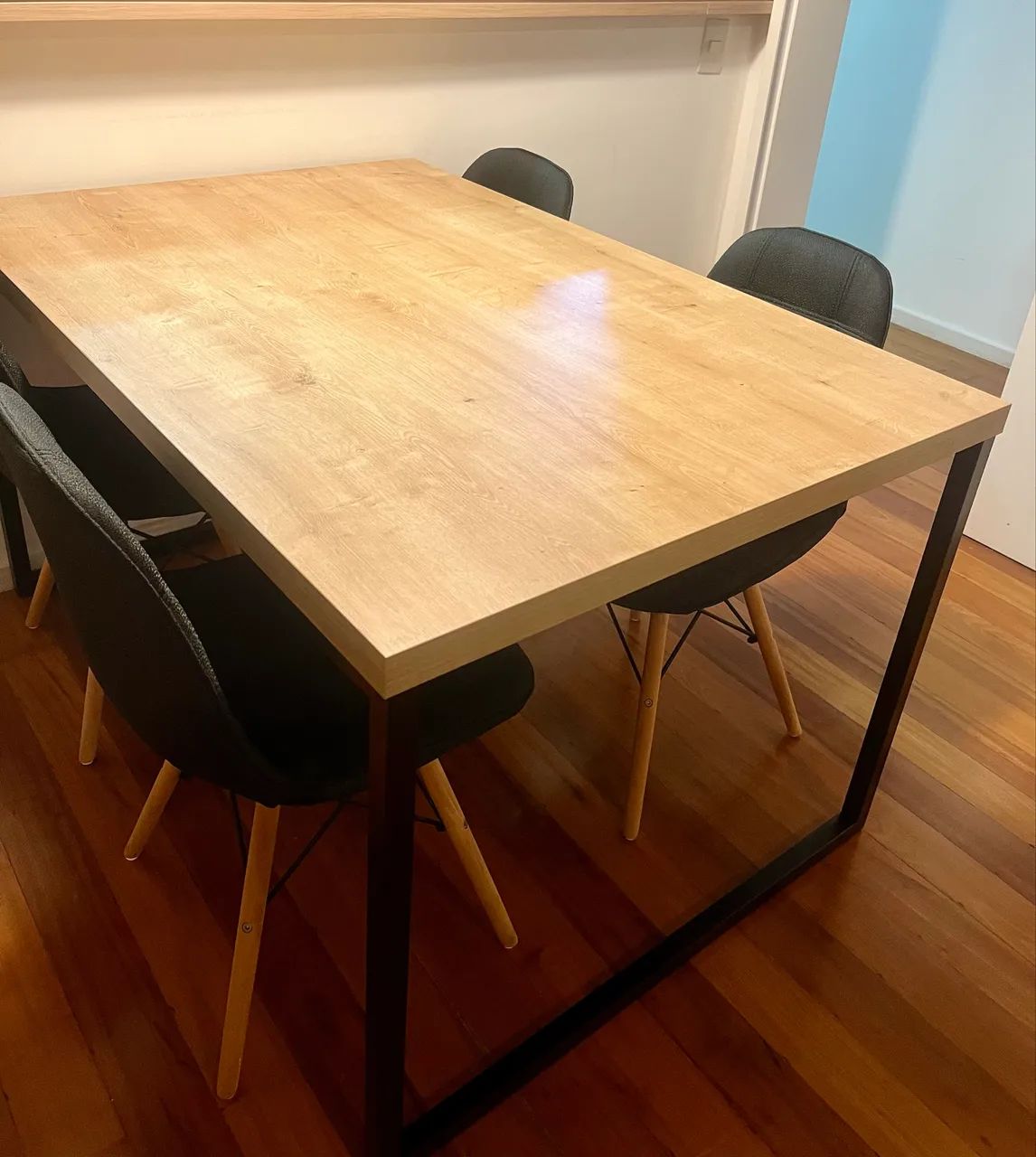 Mesa industrial com 4 cadeiras  - Foto 3