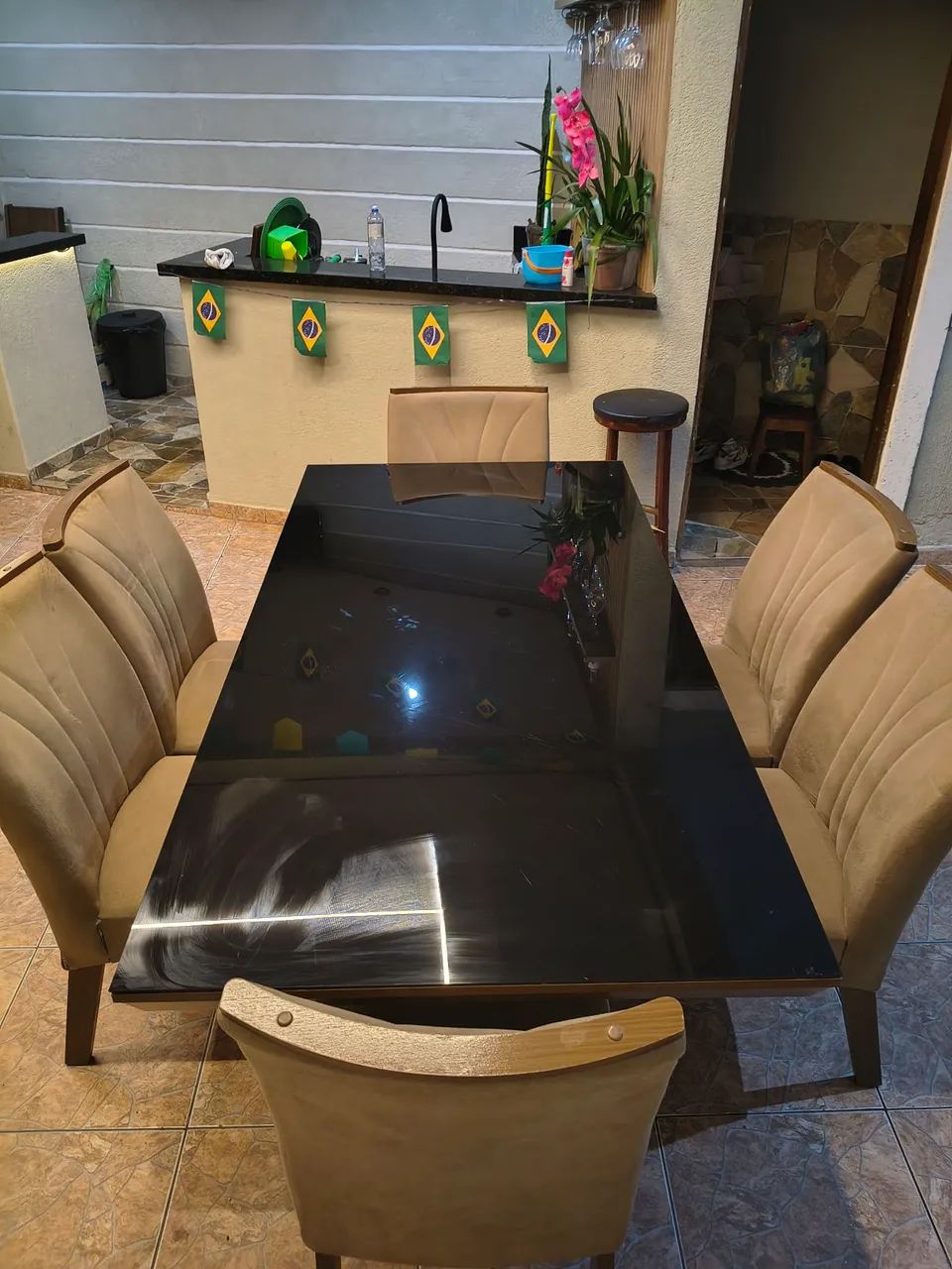 Mesa com tampo de vidro, 6 cadeiras estofadas! - Foto 3