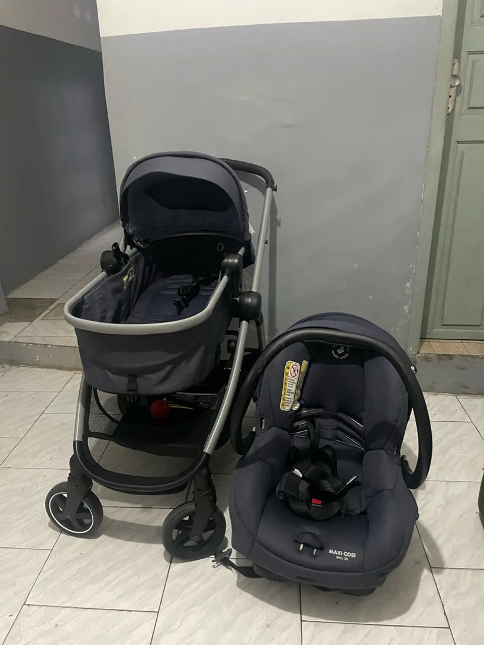 carrinho moisés com bebê conforto 