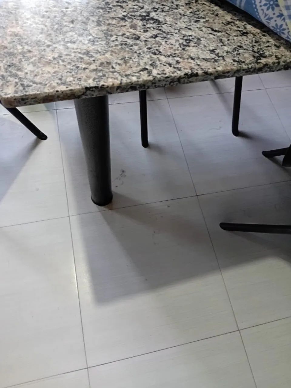 Conjunto de mesa em granito com 6 cadeiras - Foto 4