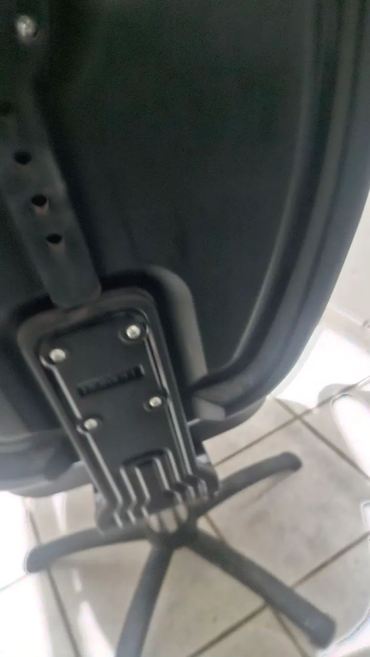 Vendo cadeira de barbeiro  - Foto 4