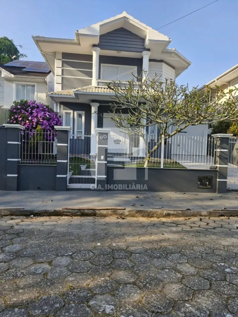 Casa de 4 dormitórios à venda Santa Mônica