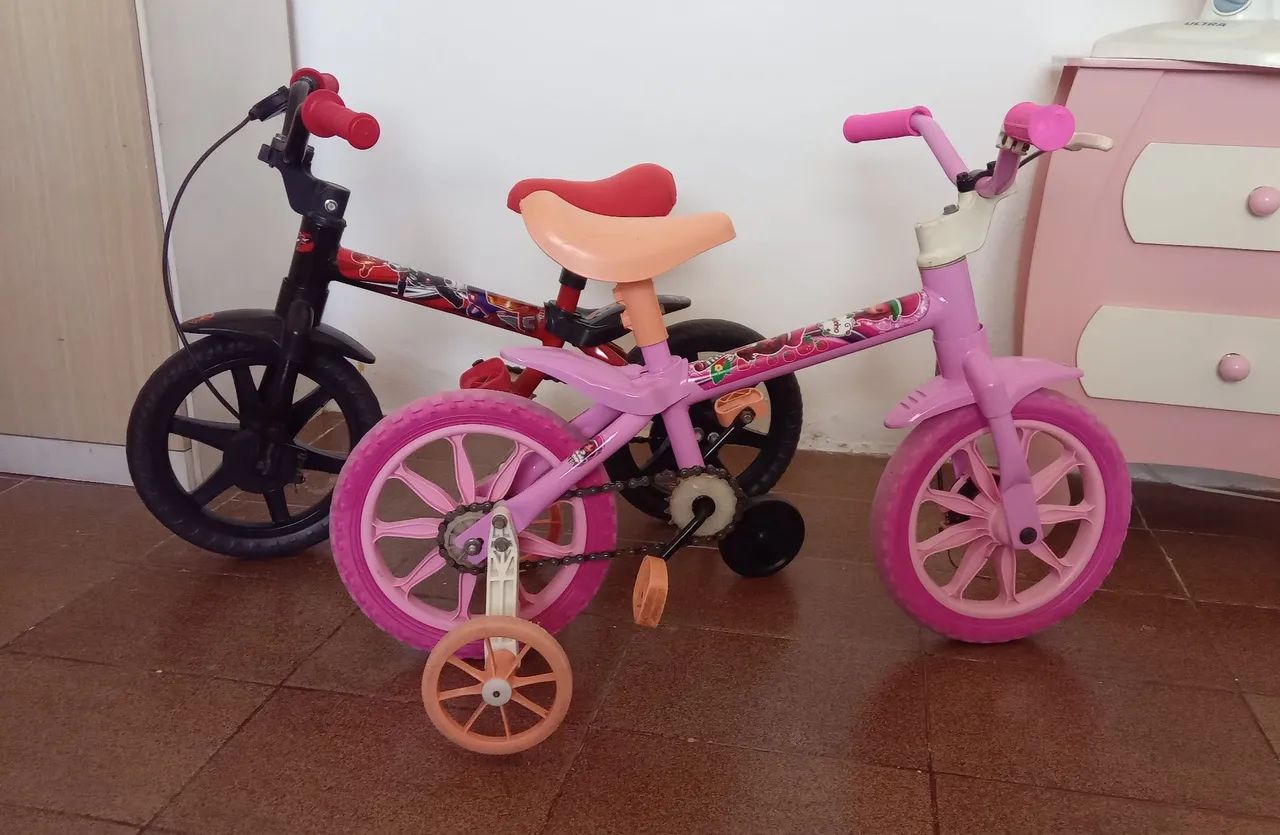As duas bicicletas infantis . - Foto 3