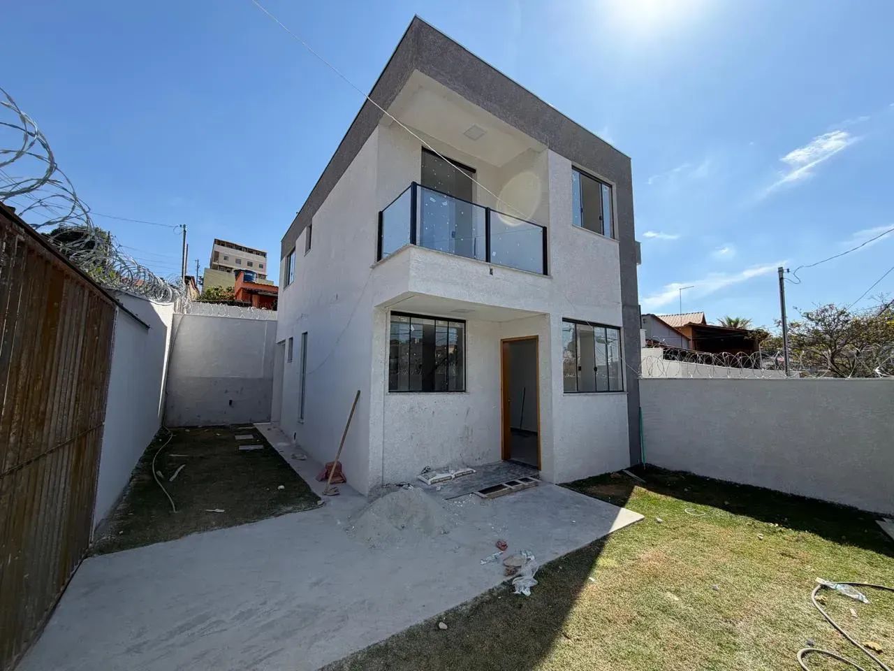 Casa com 3 quartos sendo 1 suíte 3 banheiros 1 vaga