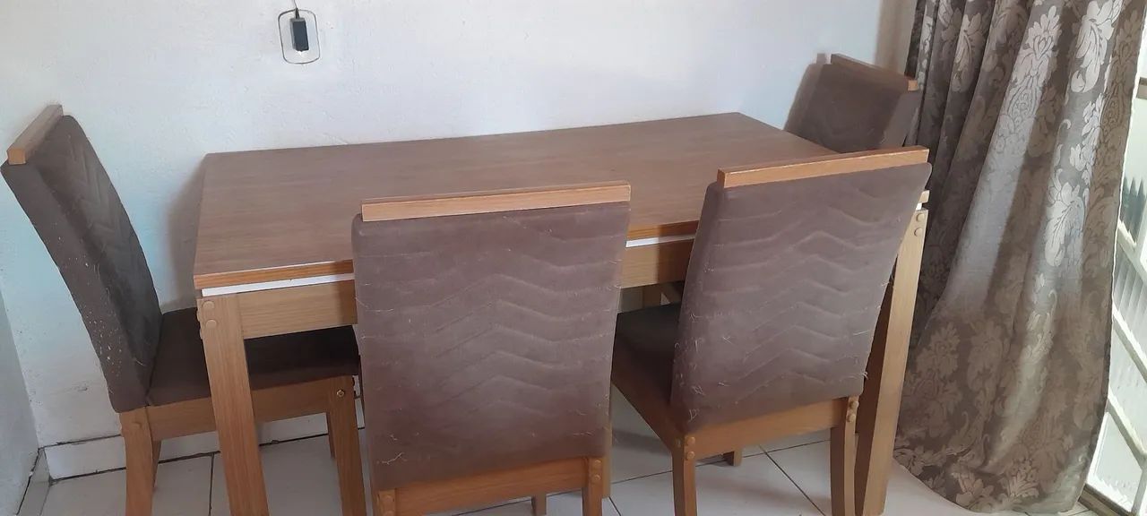 Mesa com 4 cadeiras  - Foto 2