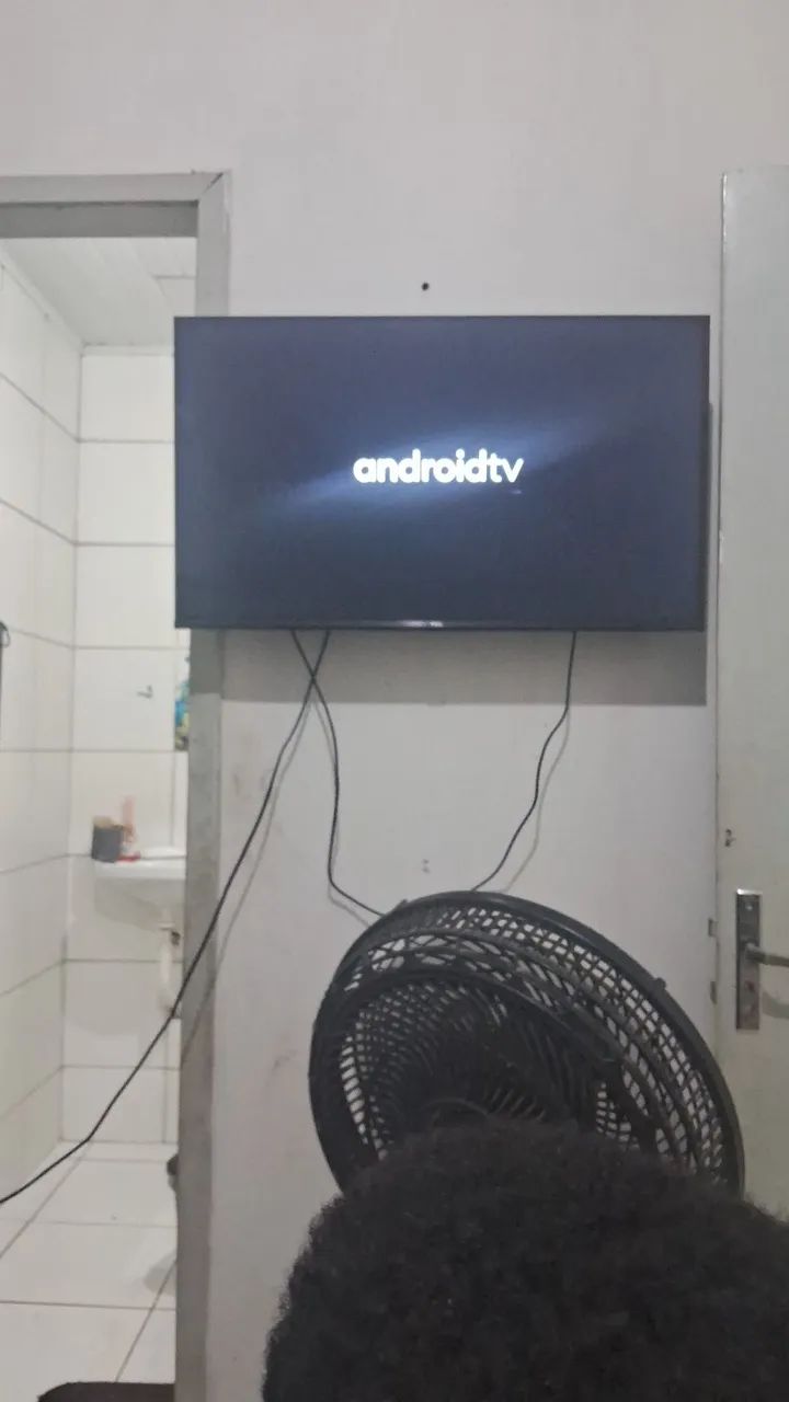 Vendo televisão Android pega Google play  - Foto 3