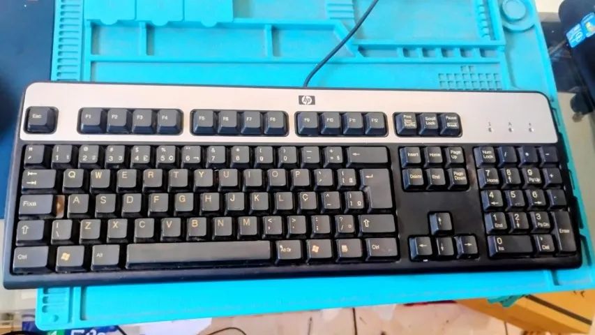 Teclado HP Com Fio Preto e Prata (Usado)