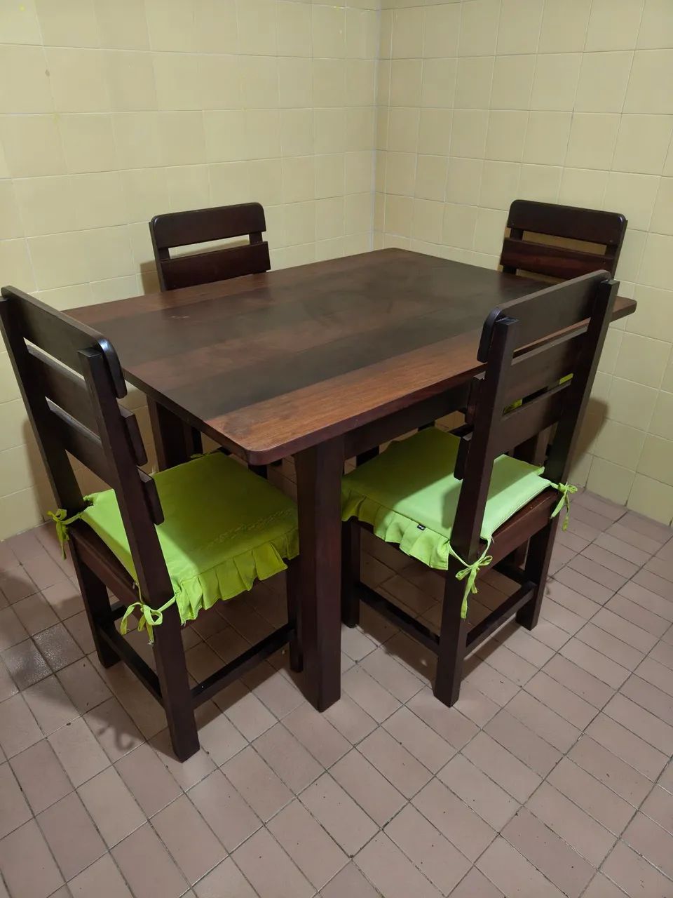 Mesa de Madeira de Lei
