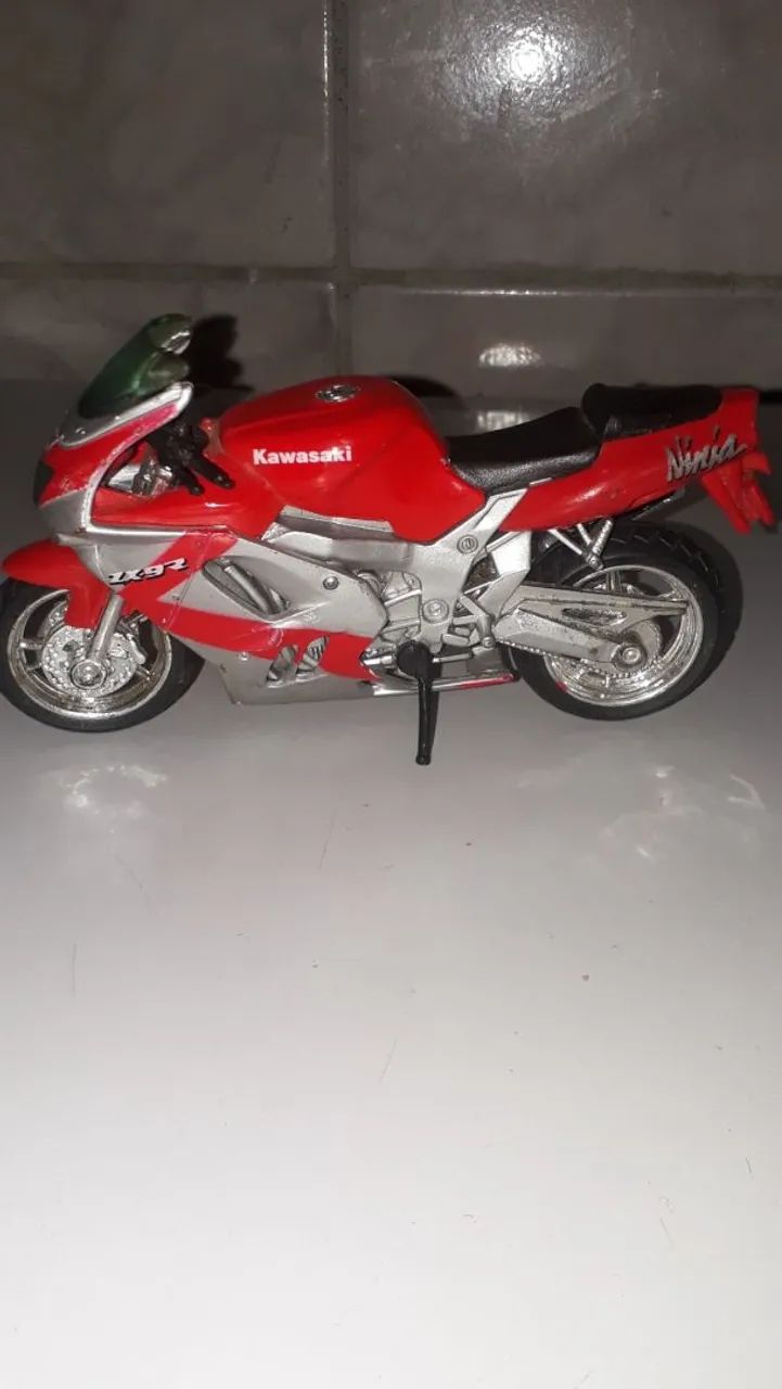 moto miniatura Kawasaki 