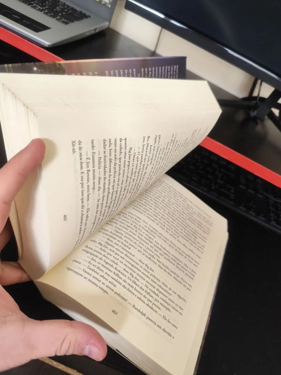 Livro " Sob a Redoma " Stephen King - Foto 2
