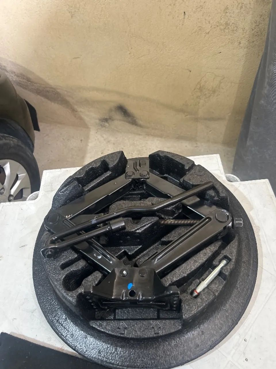 Macaco chave de roda triângulo e isopor do Jeep Renegade Jeep Compass 2024 - Foto 2