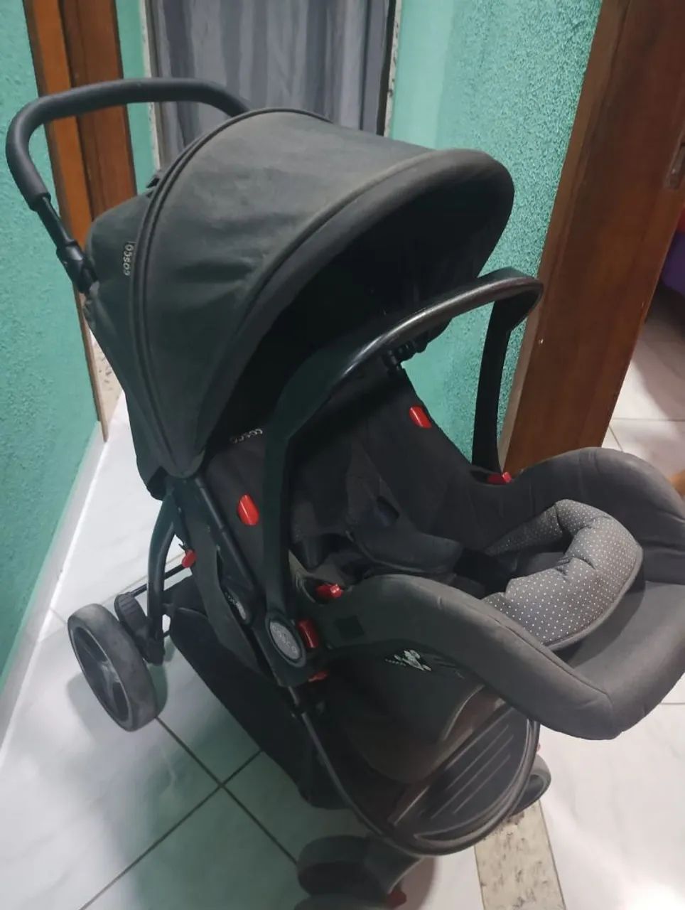Carrinho de bebê cosco com bebê conforto  - Foto 3