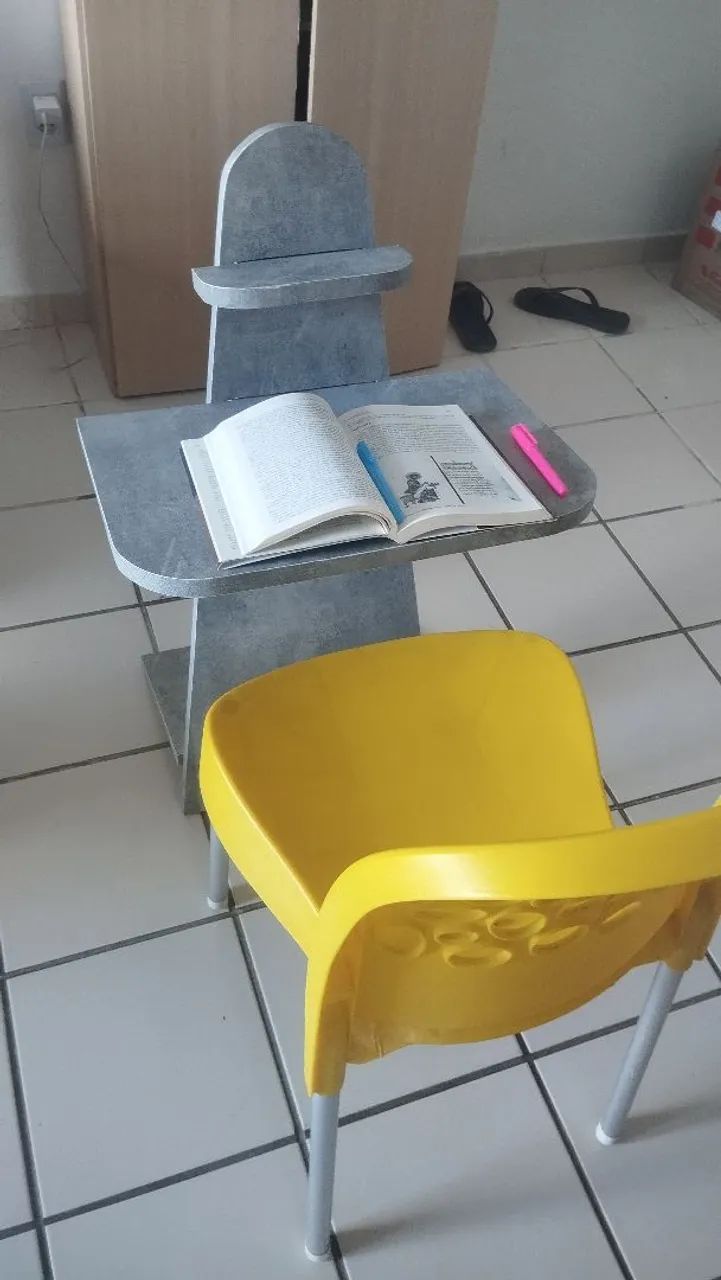Mesa de estudo desmontável 