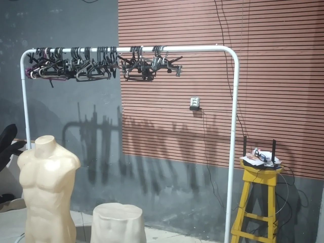 Ararra de roupas  - Foto 2