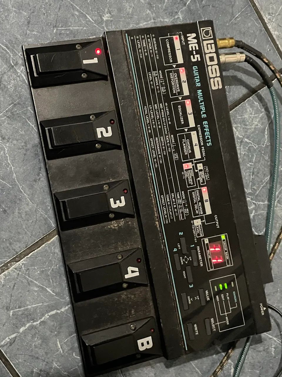 Pedaleira Boss me-5