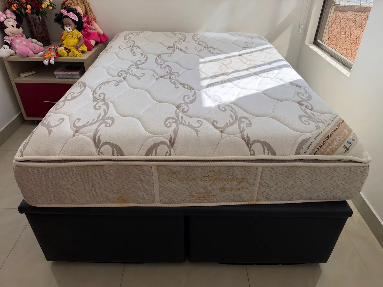 Vendo Mesa, cadeiras, camas e poltrona - Foto 3