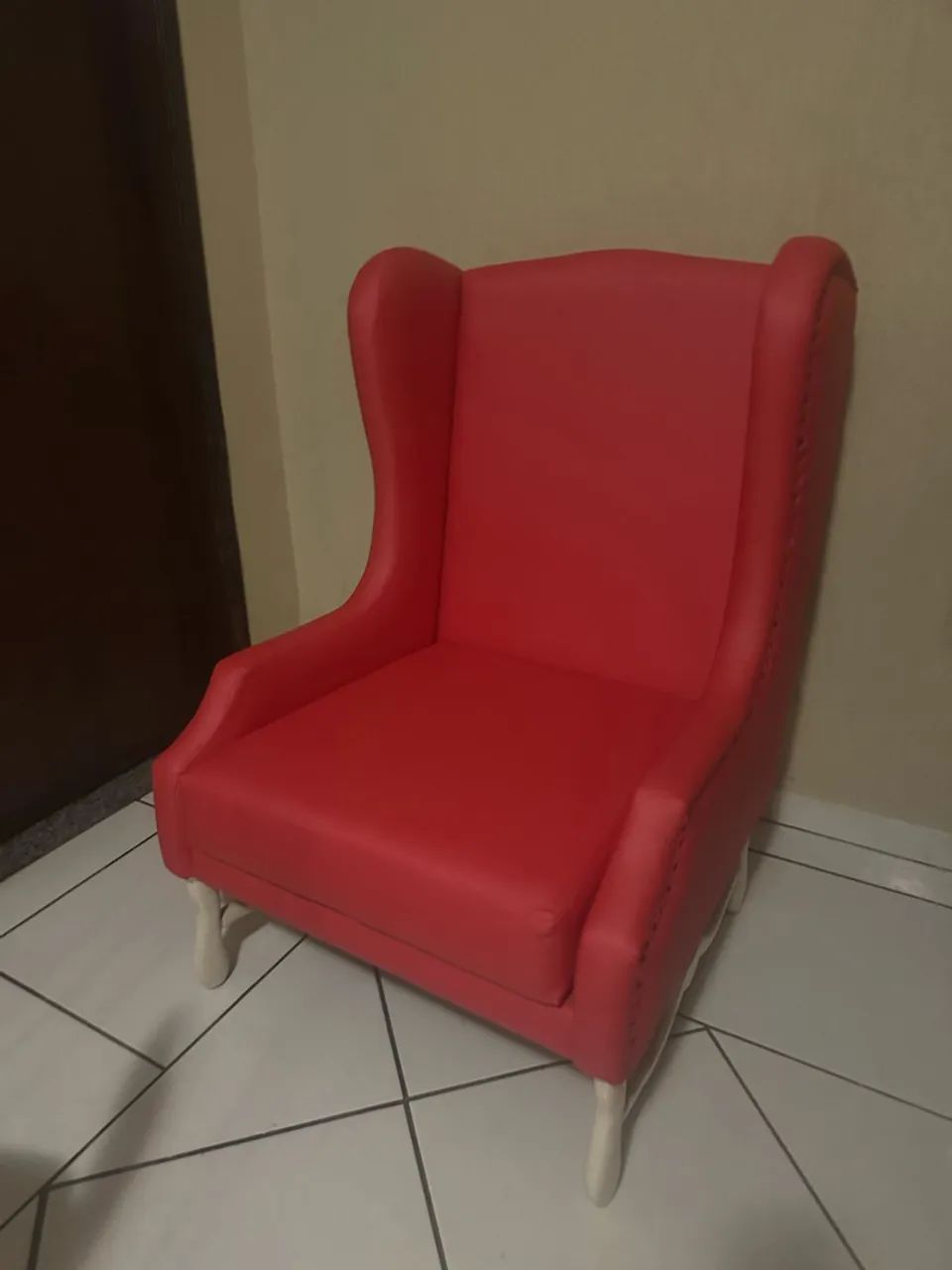 Lindas Poltronas Decorativas Vermelhas - Ótimo Estado - Foto 2