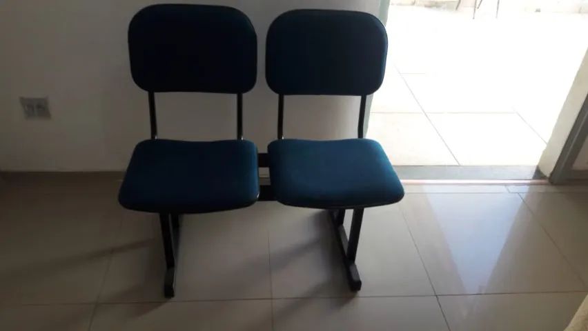 CADEIRA DE ESPERA EM EXCELENTE ESTADO