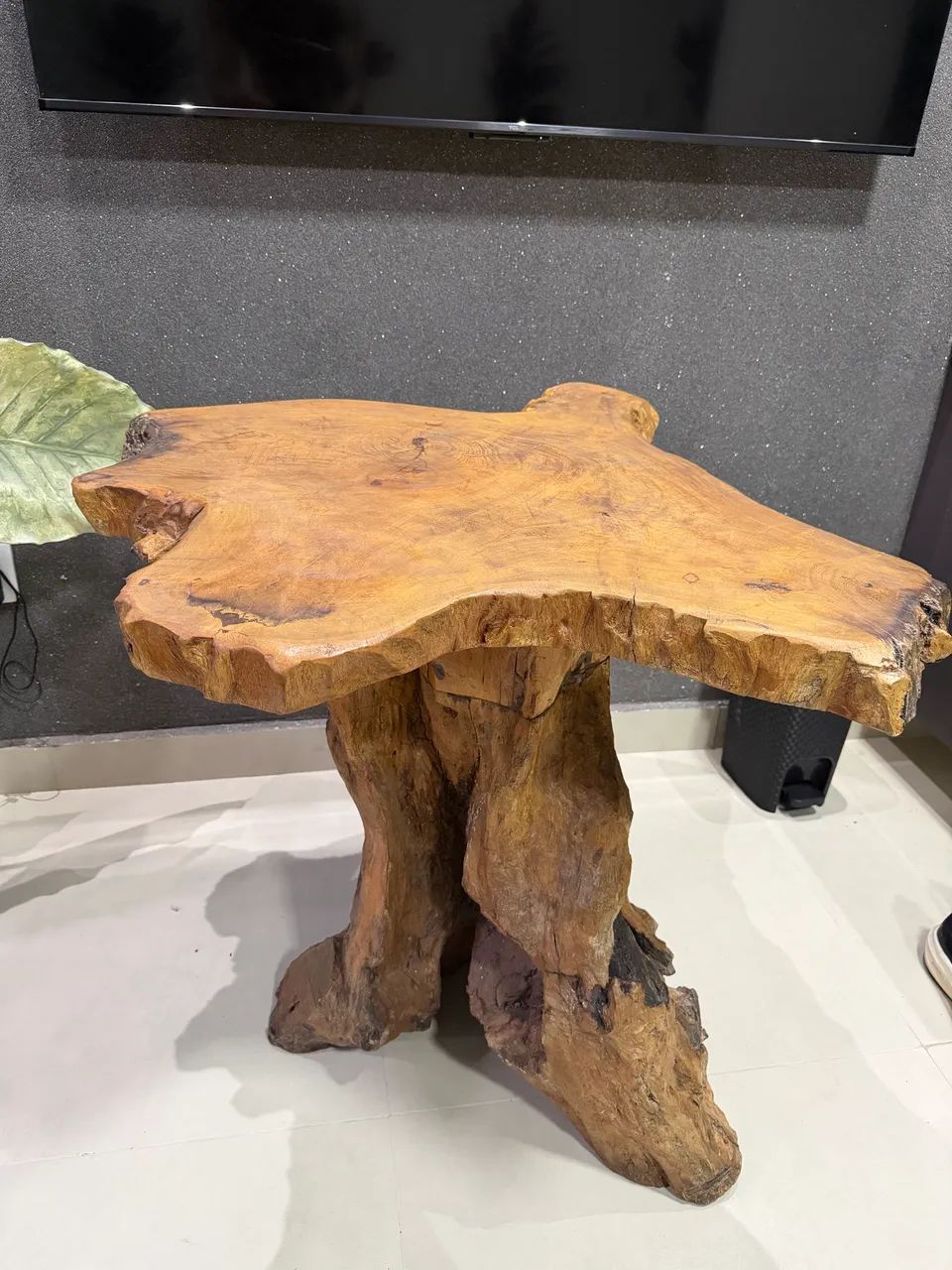 Vendo mesa em jaqueira 