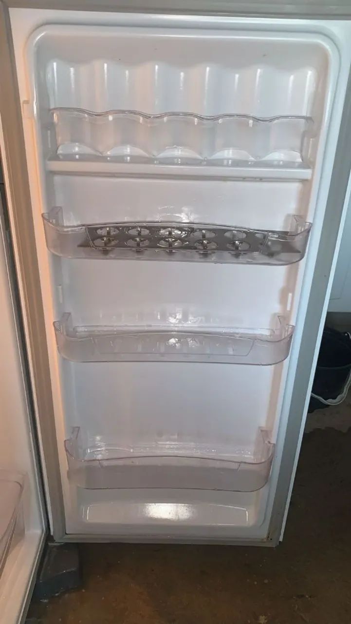 Geladeira Esmaltec branca. 276L nova. Nota fiscal e garantia de loja  - Foto 4