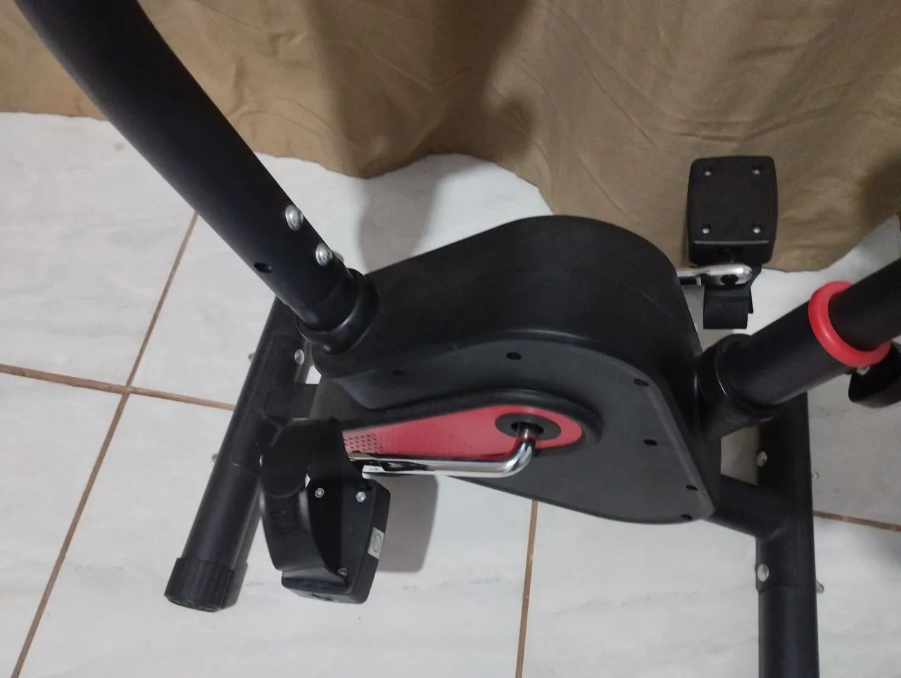 Bicicleta ergométrica  nova 