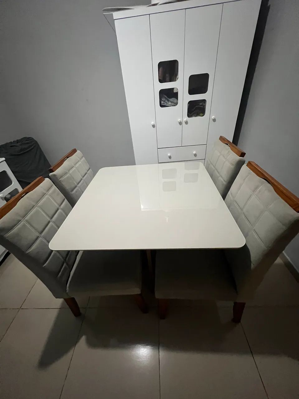Mesa moderna Linda