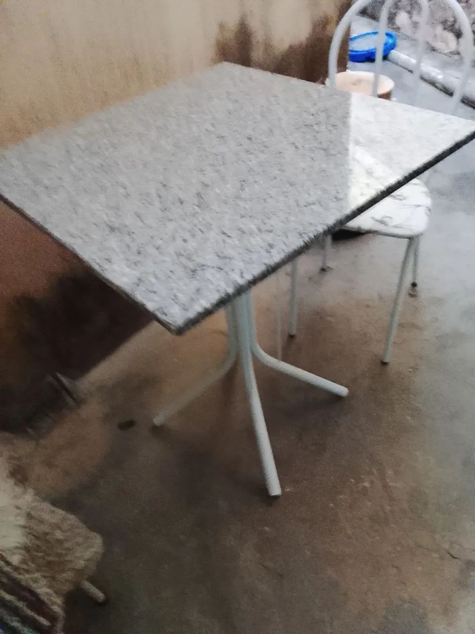 Mesa pouco tempo de uso