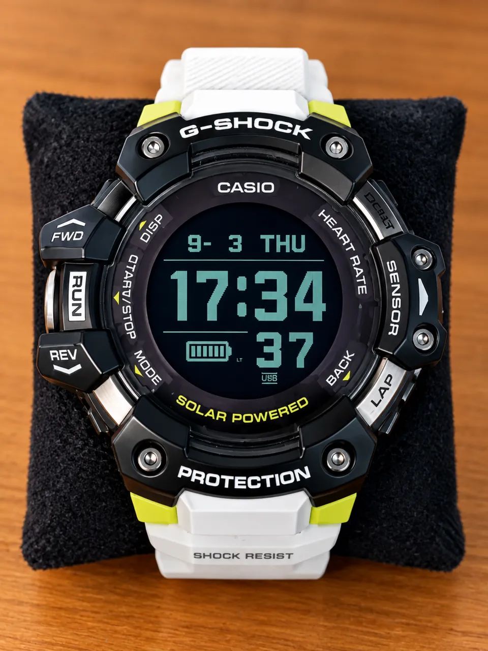 G-Shock GBD-H1000, caixa preta com pulseira branca 