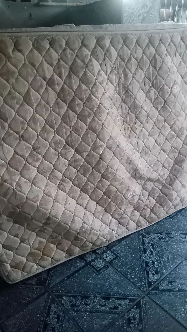 Colchão de casal bom
