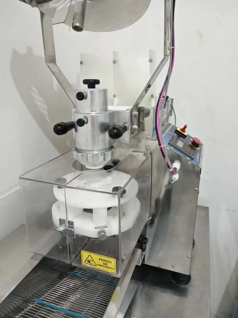 Máquina modeladora altíssima performance 