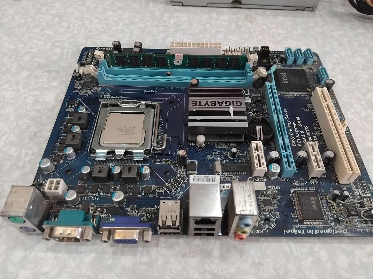 Placa mãe Gigabyte GA-G41MT- S2P celeron 2gb ddr3 - Foto 2