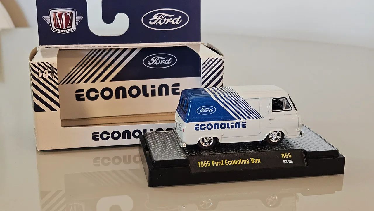 Dupla de Miniatura M2 Ford Econoline 1/64 - Foto 4