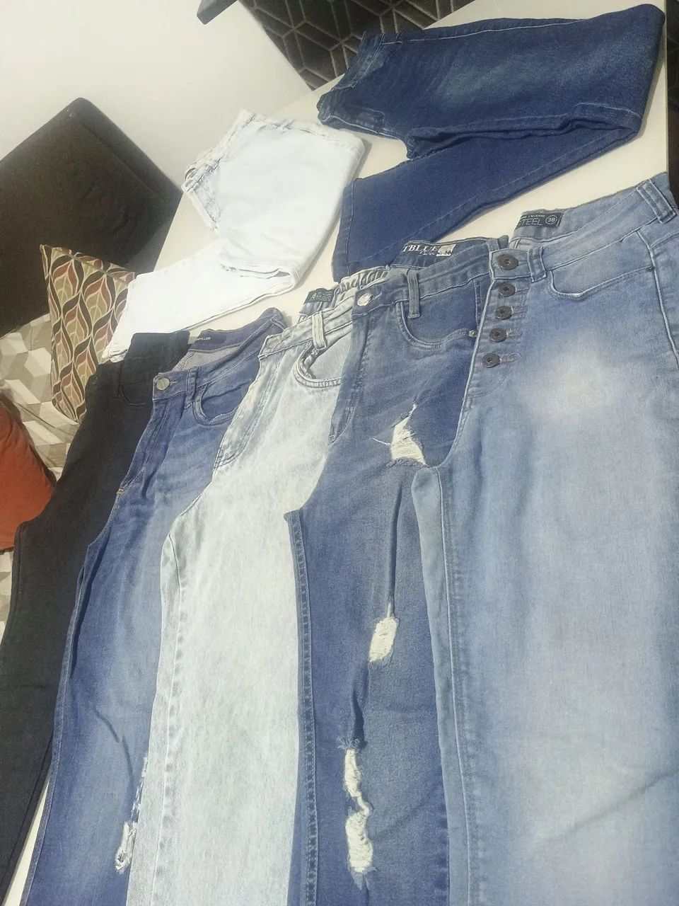 Vários modelos de calças jeans feminina 