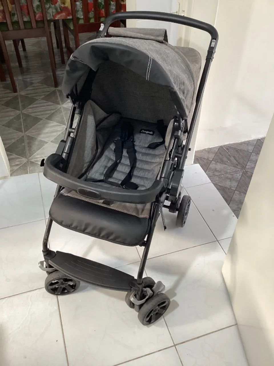 Carrinho de bebê preto - Burrigoto, em bom estado
