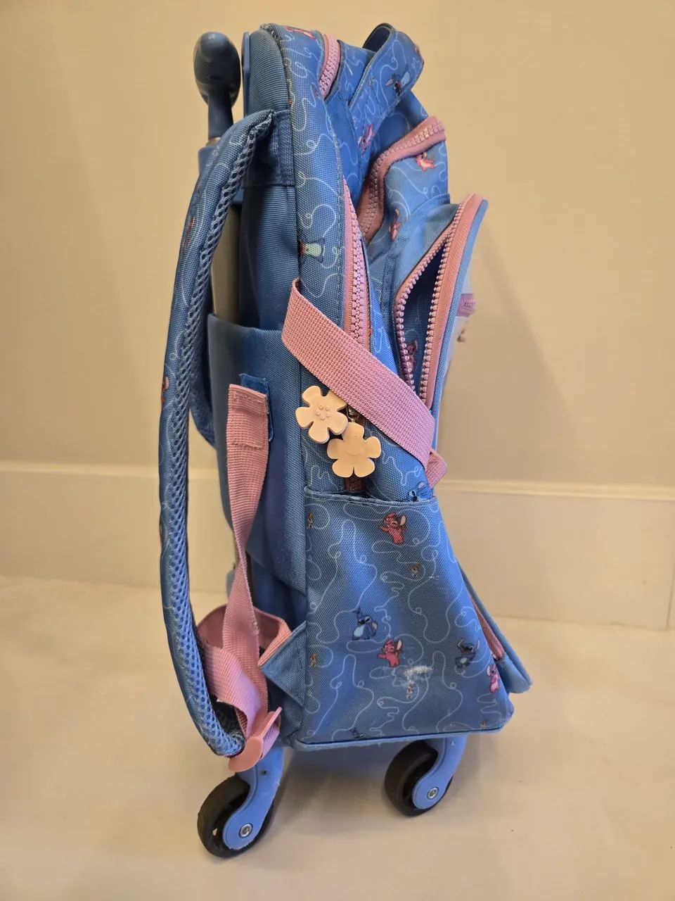 Mochila Infantil Stitch com Rodinhas - Foto 2