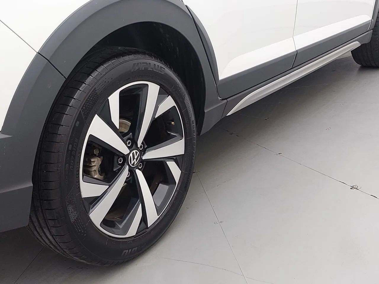 Volkswagen Nivus Highline 1.0 200 TSI Flex Aut., foto 14 de 18