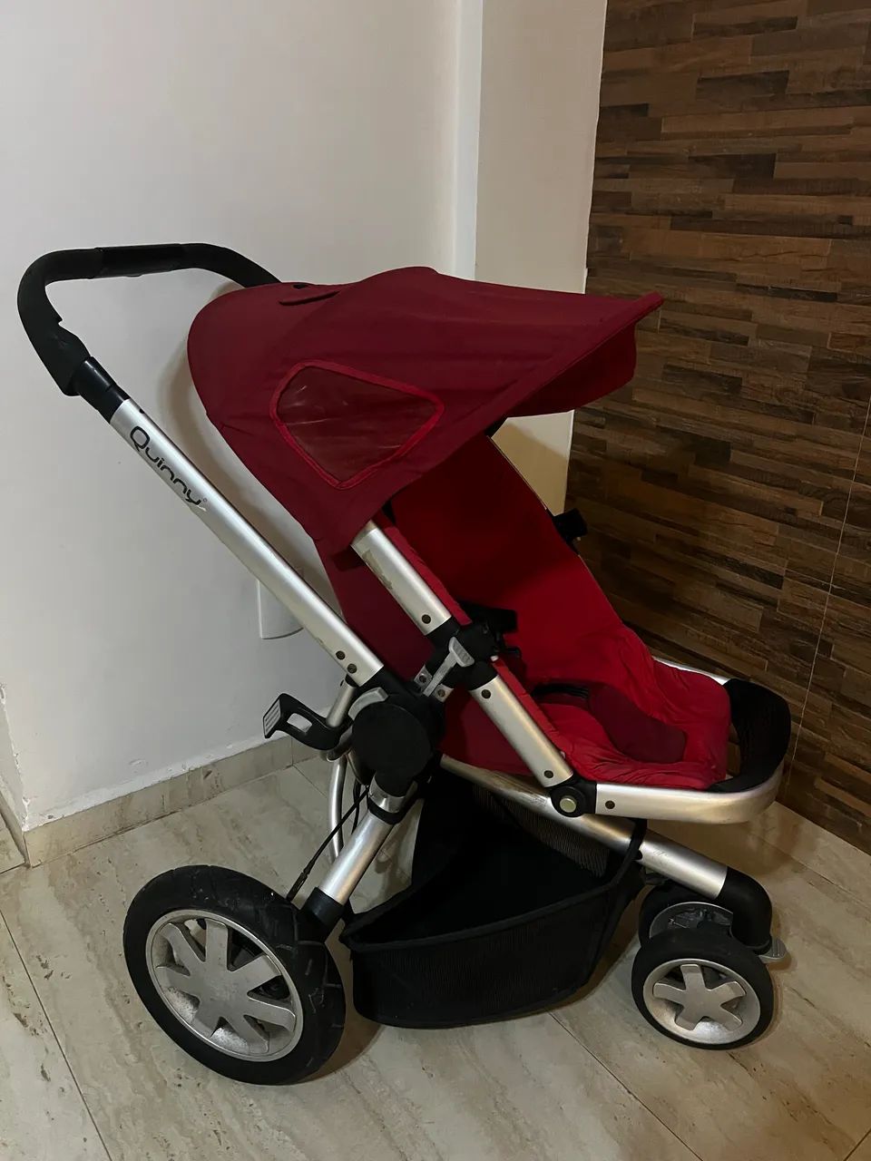 Carrinho de bebê Quinny Buzz vermelho 