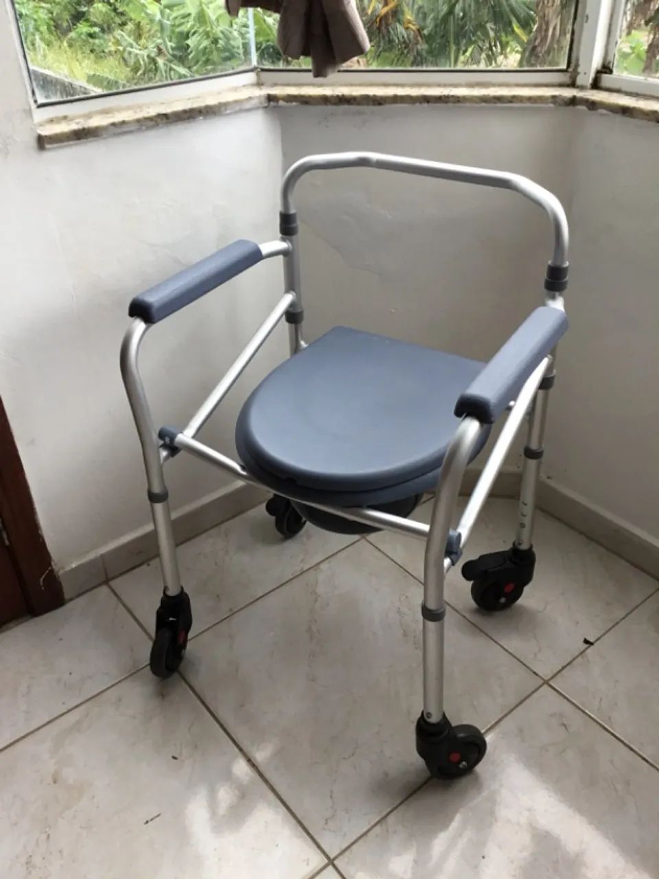 Cadeira de banho pouco usada - Foto 3