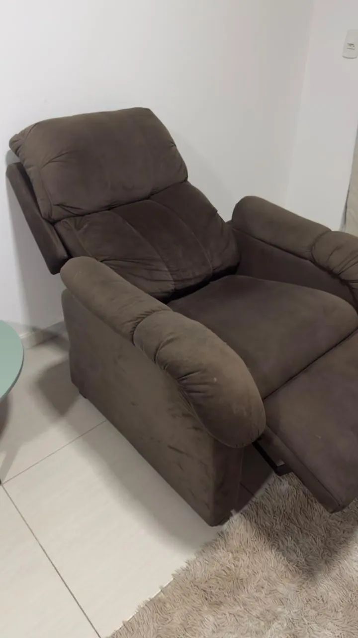 **Título:** Poltrona Reclinável Confortável - R$ 400,00 - Foto 2