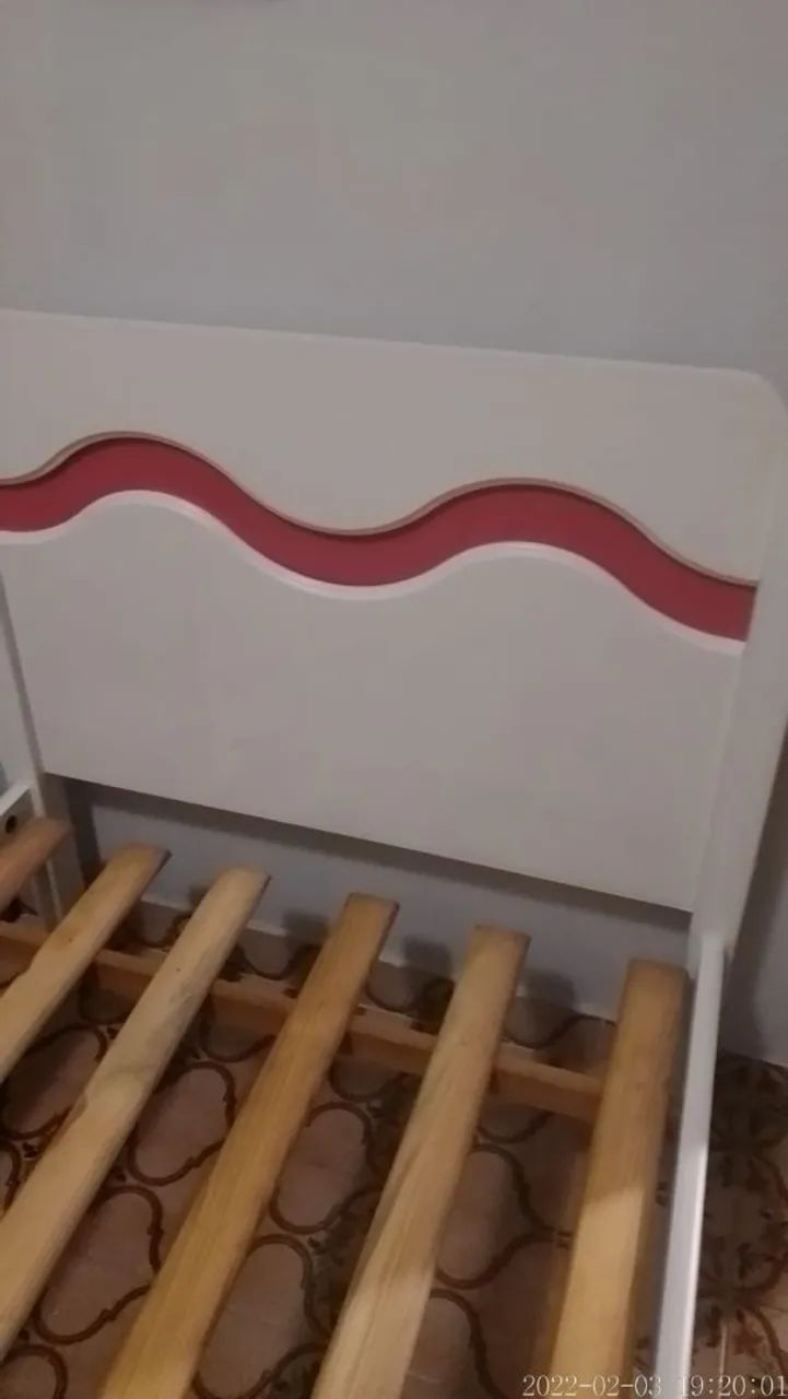 Cama de solteiro laca branca 